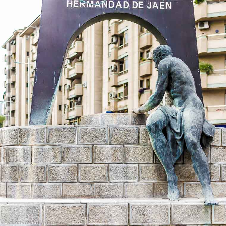 Monumento a los Donantes de Sangre en Jaén.