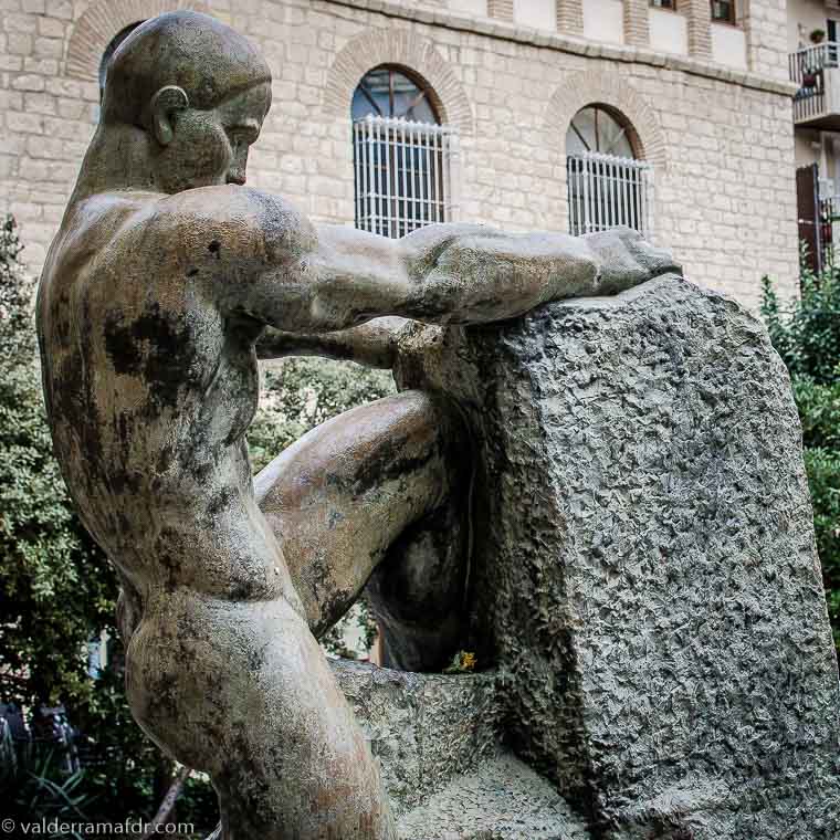 Monumento a Justino Flores Llamas